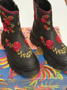 Farm Rio Black Embroidered Rose Boho Mid Boot - Vegan - NIB - Size 8.5